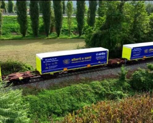 Sostenibilità ambientale del trasporto merci con la soluzione di trasporto intermodale di Alberti e Santi